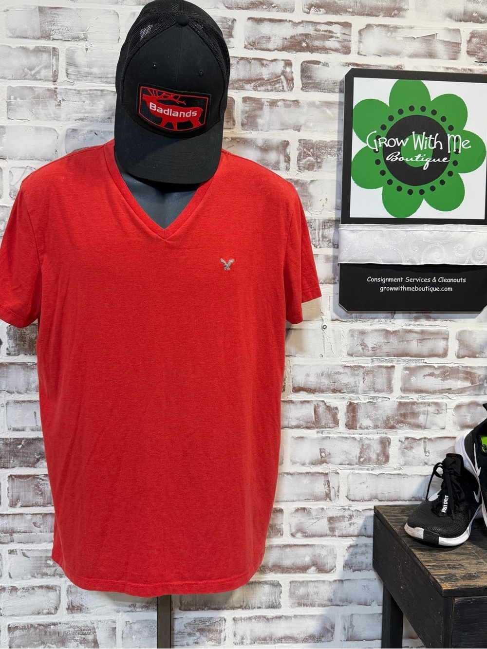American Eagle Outfitters Red V-Neck flex Short Sleeve Tee